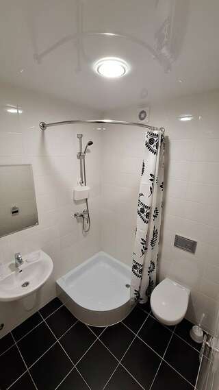 Гостевой дом Kiparizzz Лазаревское Двухместный номер с 1 кроватью или 2 отдельными кроватями и балконом-4