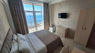 Гостевой дом Kiparizzz Лазаревское Двухместный номер Делюкс с 1 кроватью или 2 отдельными кроватями, вид на море-4