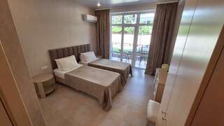 Гостевой дом Kiparizzz Лазаревское Двухместный номер с 1 кроватью или 2 отдельными кроватями и балконом-6