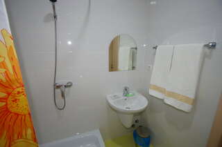 Гостевой дом Kiparizzz Лазаревское Стандартный двухместный номер с 1 кроватью или 2 отдельными кроватями-5