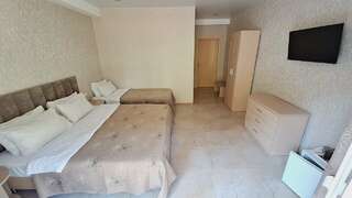 Гостевой дом Kiparizzz Лазаревское Двухместный номер с 1 кроватью или 2 отдельными кроватями и балконом-3