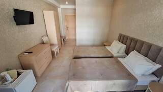 Гостевой дом Kiparizzz Лазаревское Двухместный номер с 1 кроватью или 2 отдельными кроватями и балконом-9